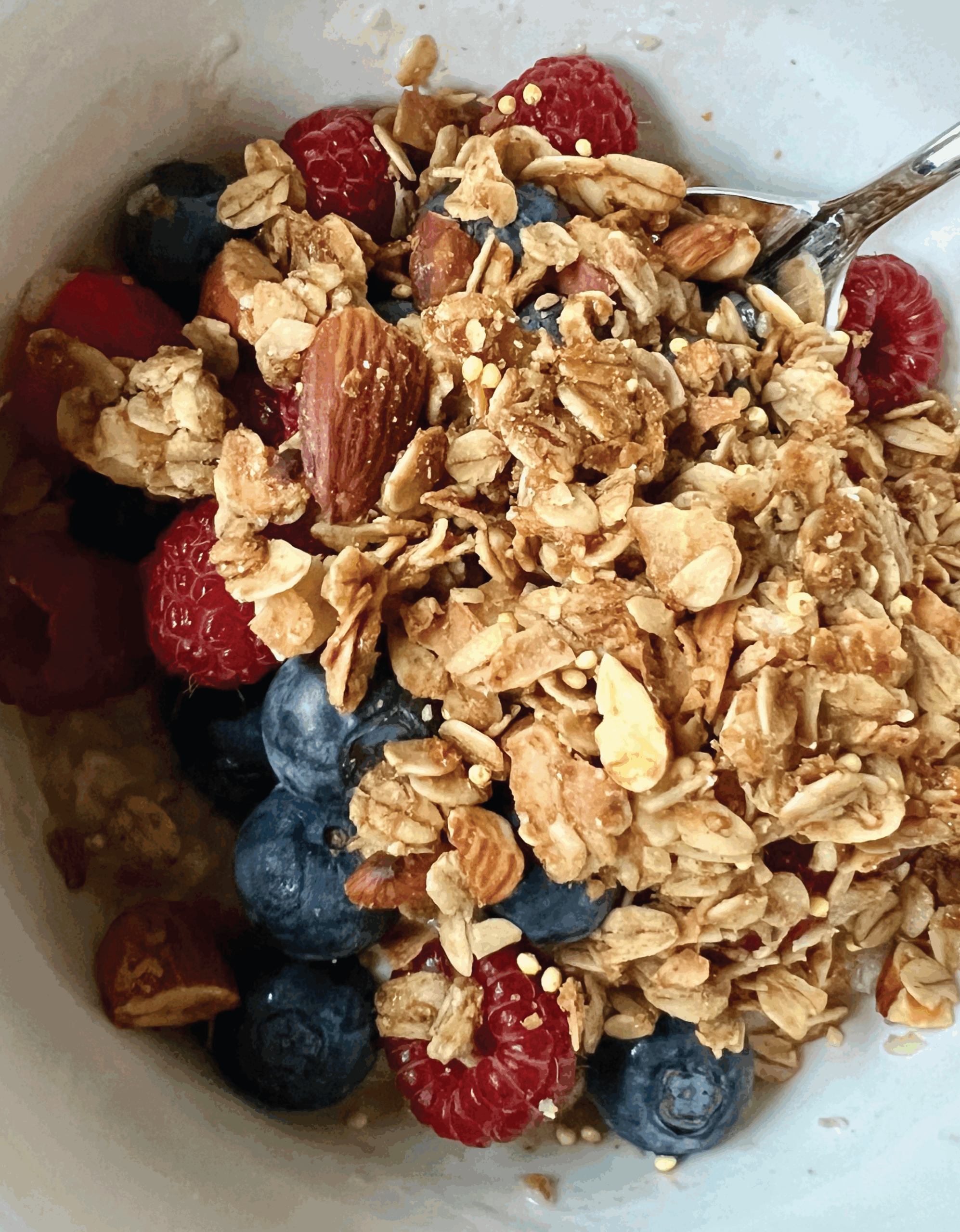 Yogurt bowl with berries and granola
